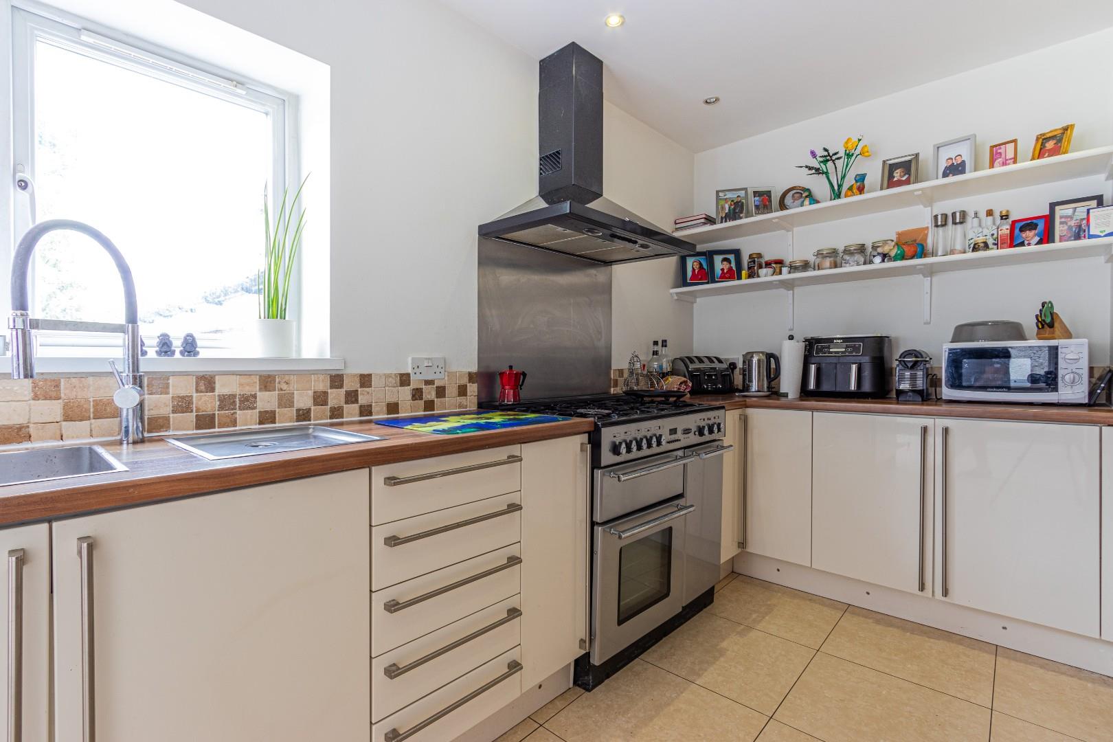 HOLLY GROVE, LISVANE, CARDIFF Jeffrey Ross Estate Agents